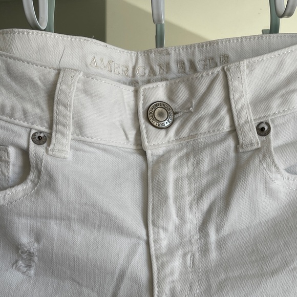 American Eagle outfitters white distressed denim shorts size 8 super stretch - Picture 4 of 7
